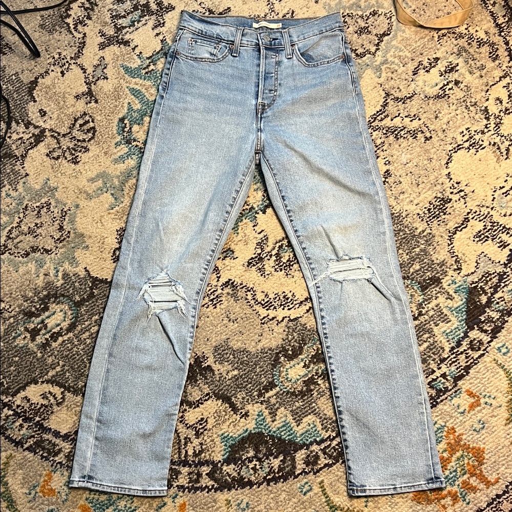 Levi’s Wedgie Straight Jeans | Distressed | Mid-wash Blue Denim | Size 28